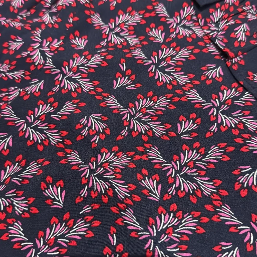 **NWT** LOFT Heart Bouquet Ruffle V-Neck - Picture 6 of 6